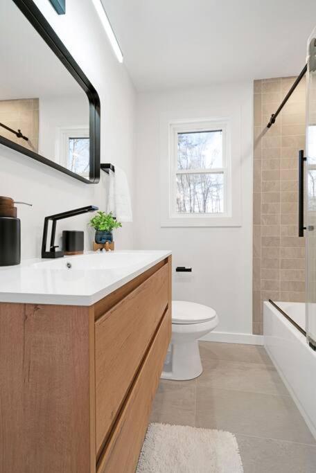 New Paltz Zen Wellness Cabin W/ Hot Tub 외부 사진