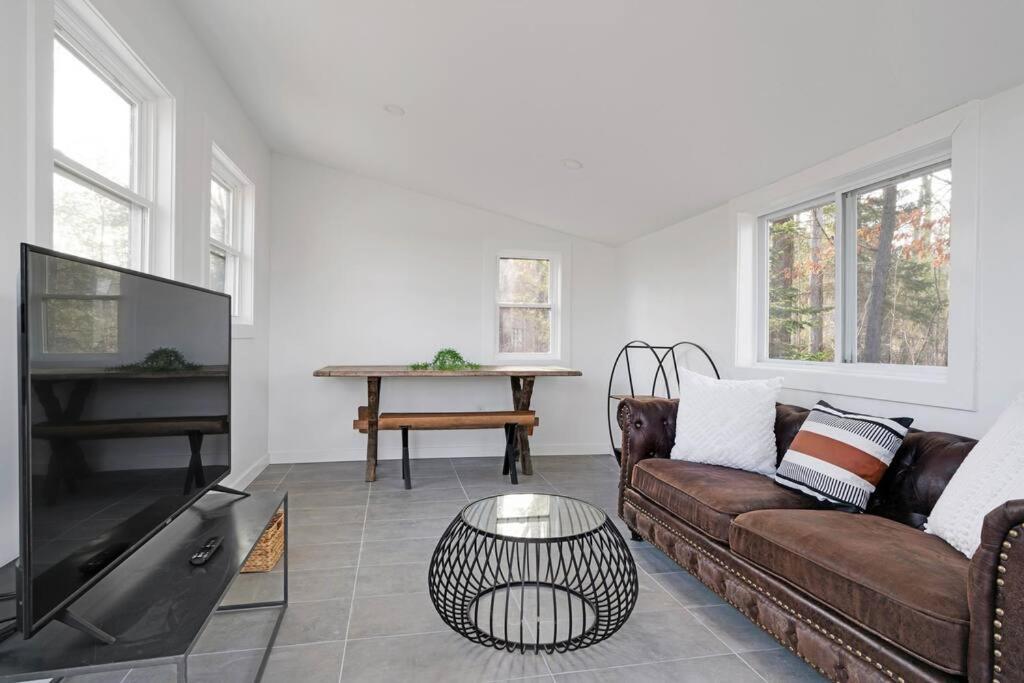 New Paltz Zen Wellness Cabin W/ Hot Tub 외부 사진
