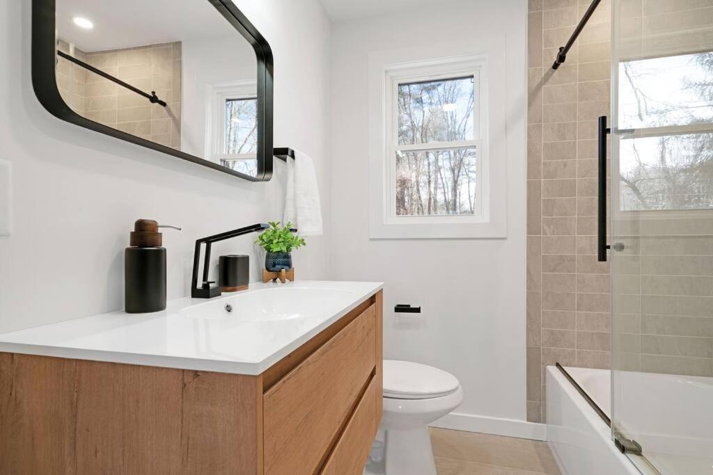 New Paltz Zen Wellness Cabin W/ Hot Tub 외부 사진