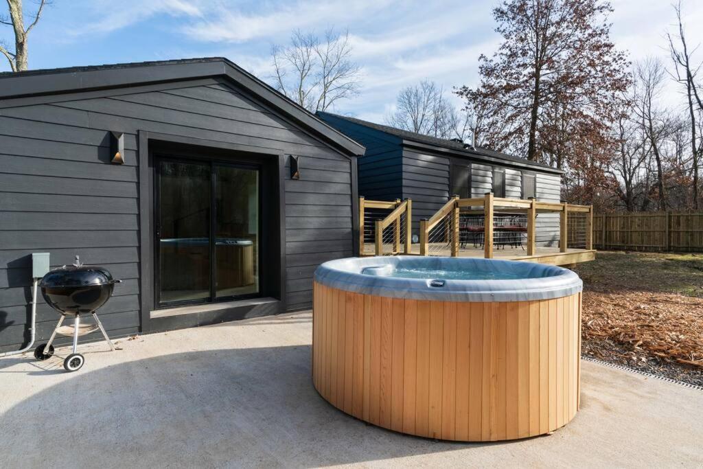 New Paltz Zen Wellness Cabin W/ Hot Tub 외부 사진