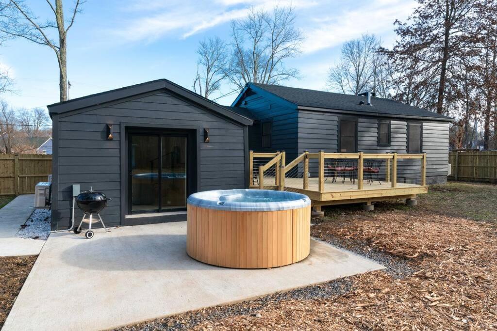 New Paltz Zen Wellness Cabin W/ Hot Tub 외부 사진